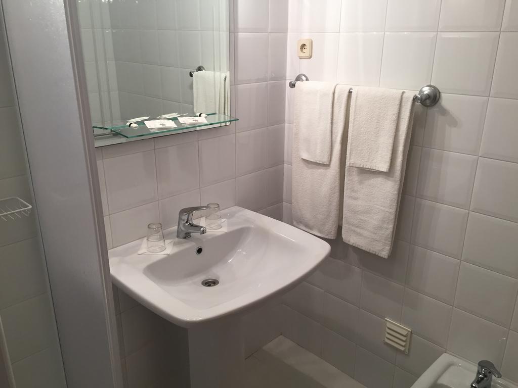 Granada Holidays Guest House Sao Martinho do Porto Bilik gambar