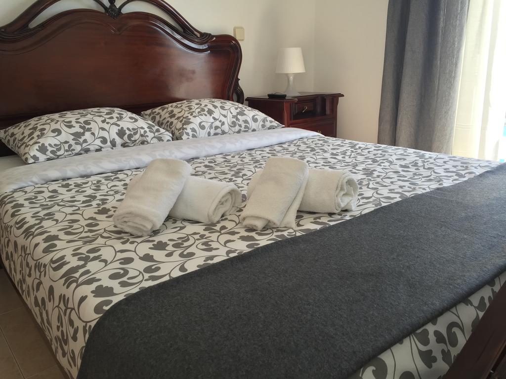 Granada Holidays Guest House Sao Martinho do Porto Bilik gambar